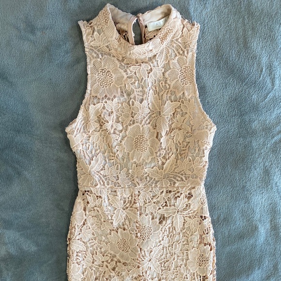 PEACH LACE DRESS - Picture 1 of 2